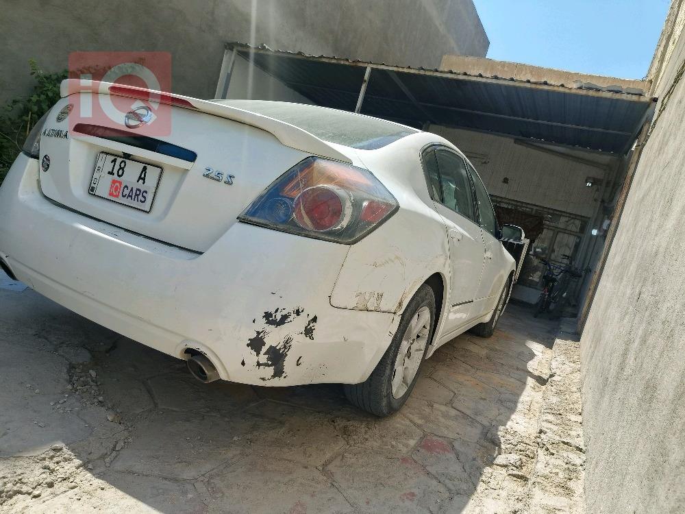 نيسان ألتيما